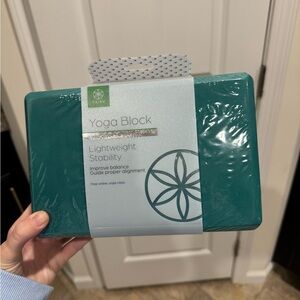 New Gaiam Teal Yoga Block